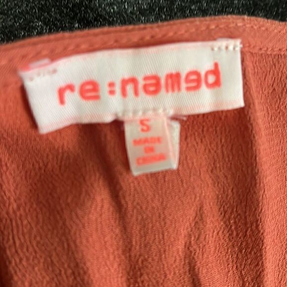 Re-named coral front button top width ties on sleeves - Picture 6 of 8